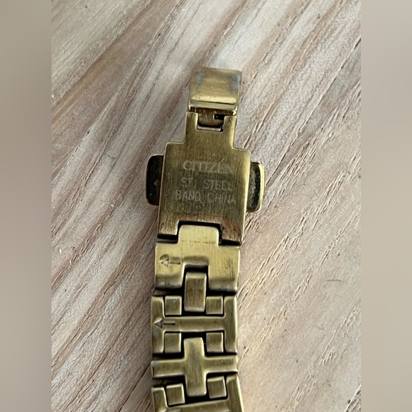 Citizen Eco-Drive Ladies Watch Crystals Pearl Dial Gold Tone Bracelet Solar - Picture 10 of 12